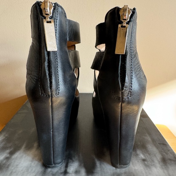 *SOLD* Dolce Vita Chunky Platform Sandals - Picture 7 of 8